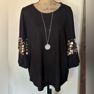 Chic and fun top-New with tag! (Necklace not included)